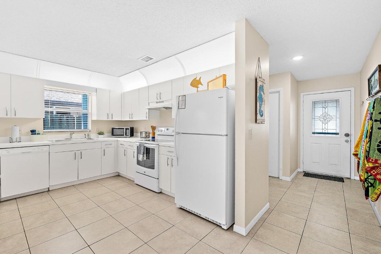 Serene Seaside Retreat - Dog Friendly - 2Br Townhouse With Shared Heated Pool Steps To Paradise Beach! Melbourne Extérieur photo